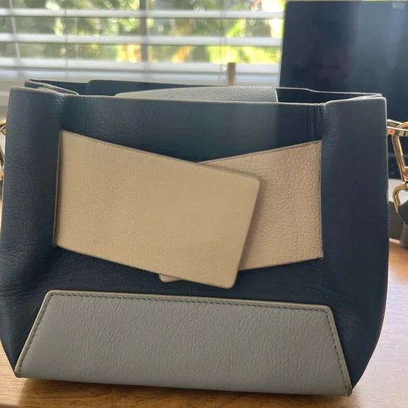 Yuzefi Cream olive and Blue Crossbody Bag with Geometric Design - Picture 4 of 7